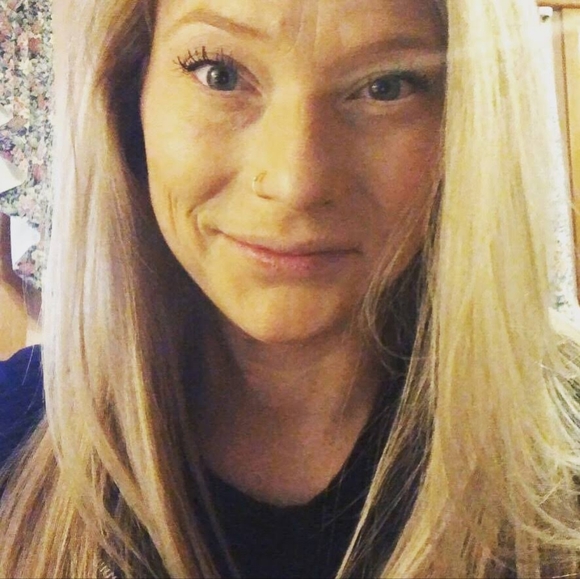 Meet your Posher, Kate 💕🎶✨🍄‍🟫⚡🌎🎨☀️ - Picture 9 of 10